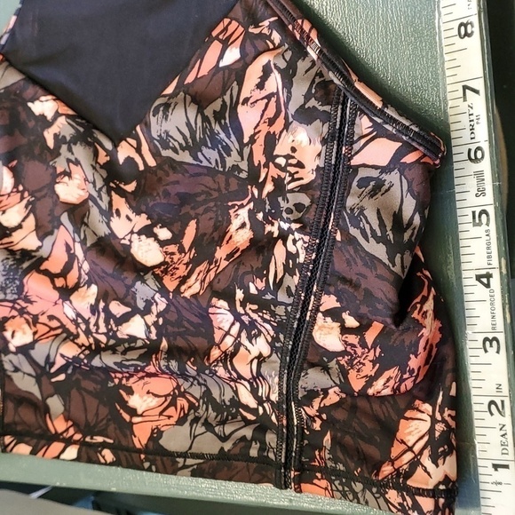 Lululemon crop top. Sports bra. Excellent condition, quality. No size tag S/M - Picture 3 of 11